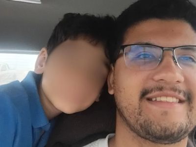 Foto pessoal do funcionário da UPA condenado, selfie dentro de um carro ao lado do filho, rosto da criança borrado para preservar a identidade, imagem usada pela imprensa para ilustrar o caso